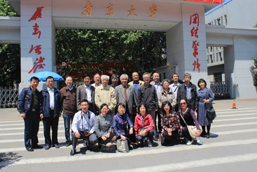 1441216207333052039.jpg http:/UserFiles/1983级图书馆进修班.JPG